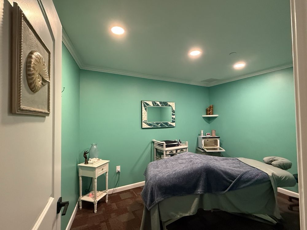 Ncognito Massage Therapy Room